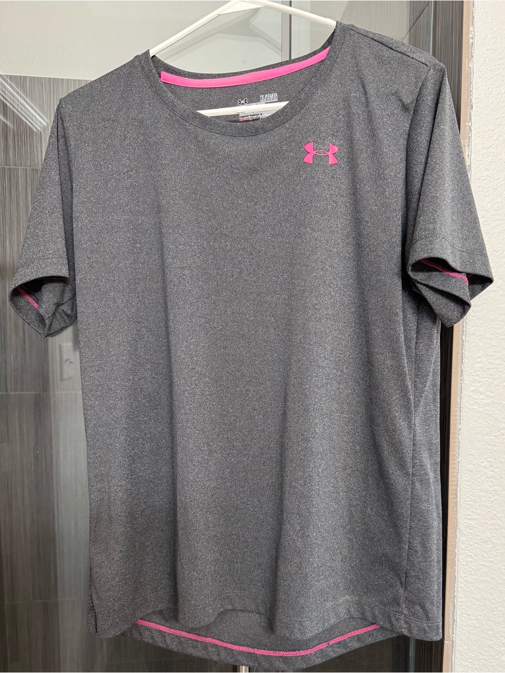 Women’s XL Under Armour Gray Athletic Tee with Pink Accents